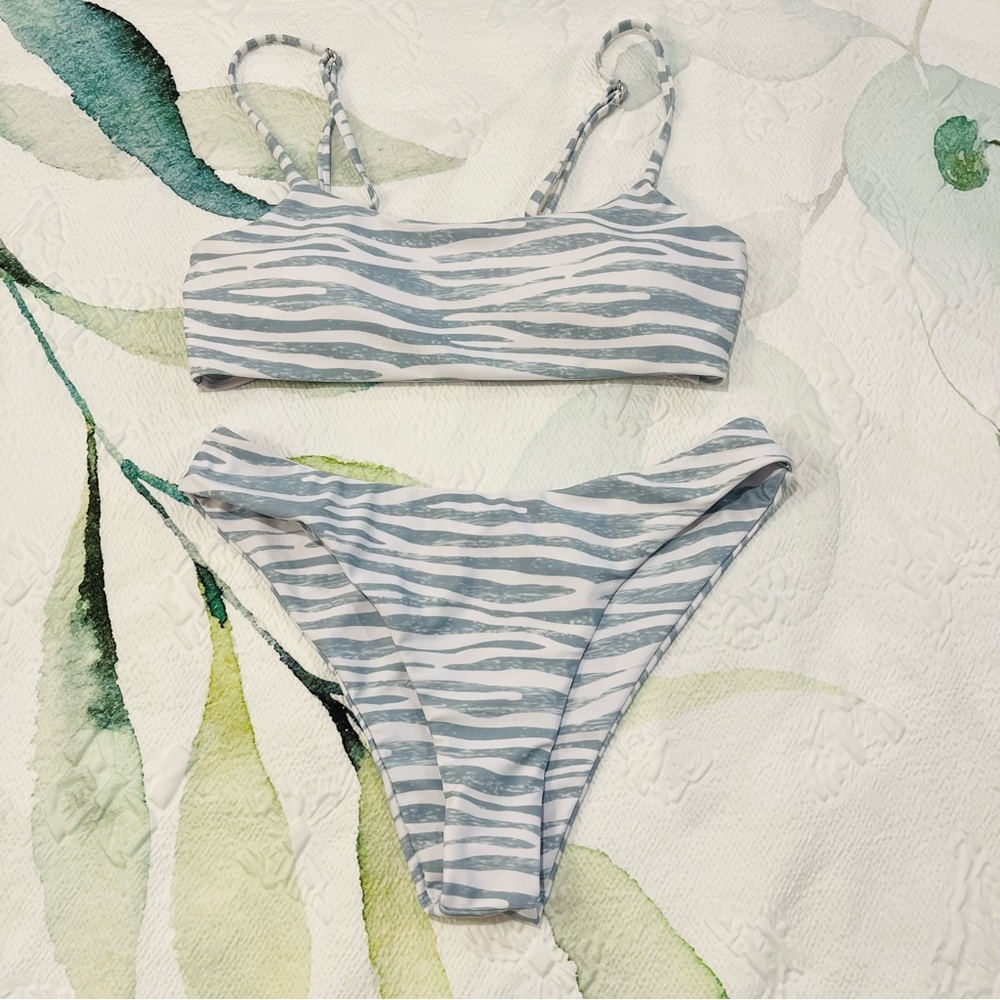 NWOT SHEIN Zebra Print Bikini. 
Size 6/Medium. - Picture 2 of 4